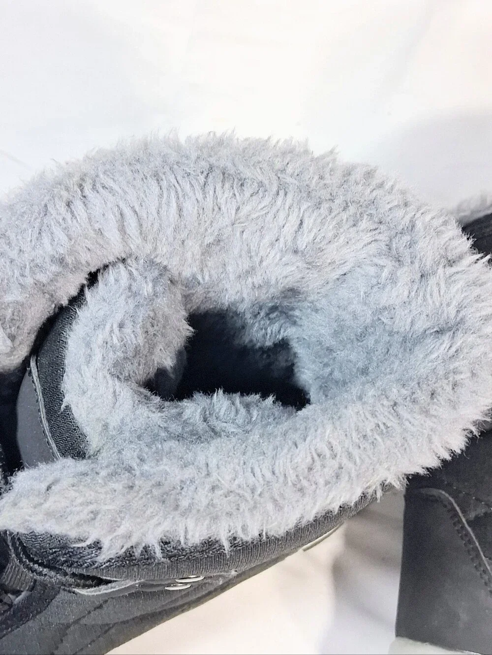 Women's Size 6/37 Mifawa Faux Fur Deep Tread Like New Snow Boots